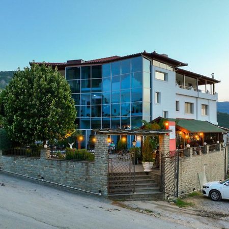 Hotel Kanione Cerenisht Екстер'єр фото