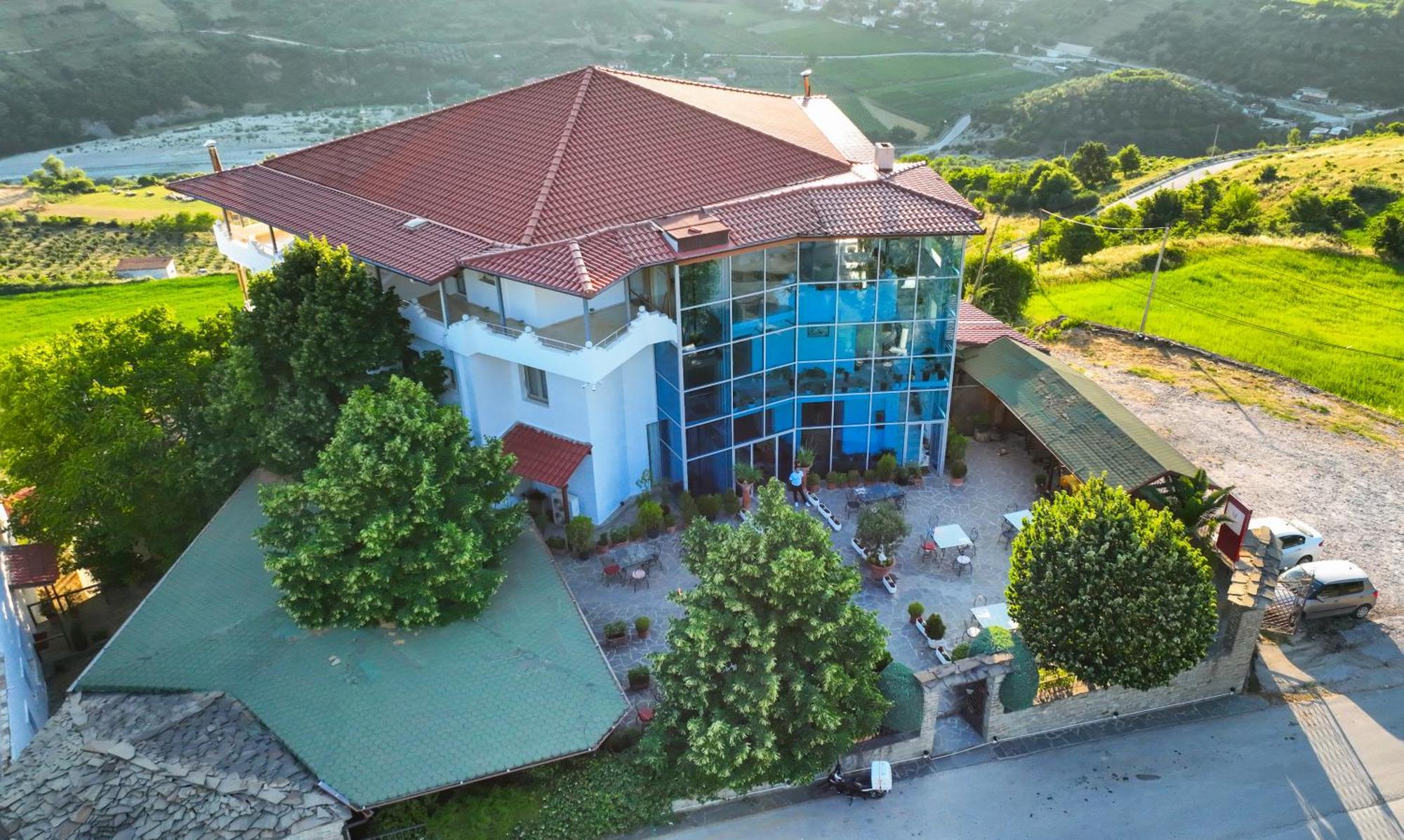 Hotel Kanione Cerenisht Екстер'єр фото