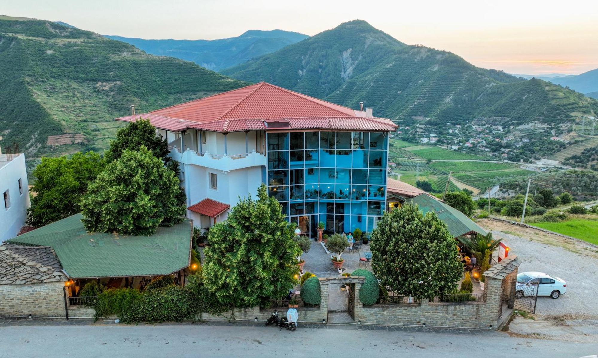 Hotel Kanione Cerenisht Екстер'єр фото