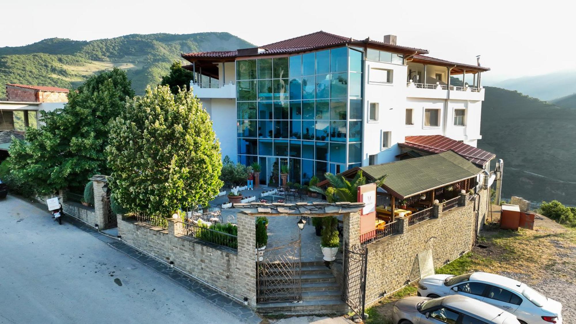 Hotel Kanione Cerenisht Екстер'єр фото