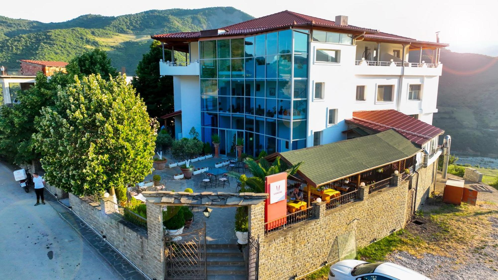 Hotel Kanione Cerenisht Екстер'єр фото