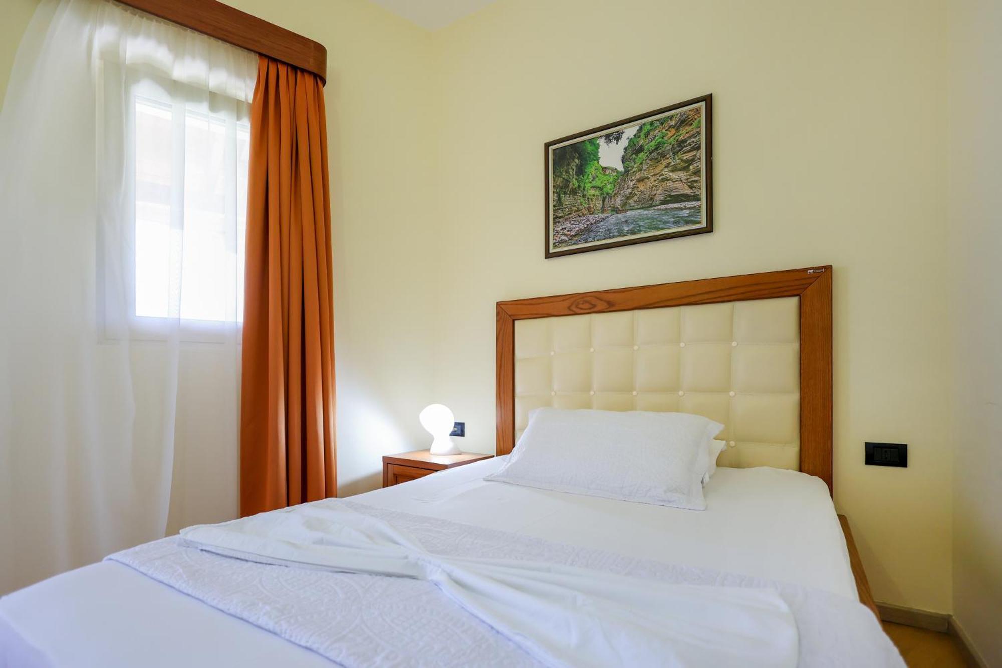 Hotel Kanione Cerenisht Екстер'єр фото