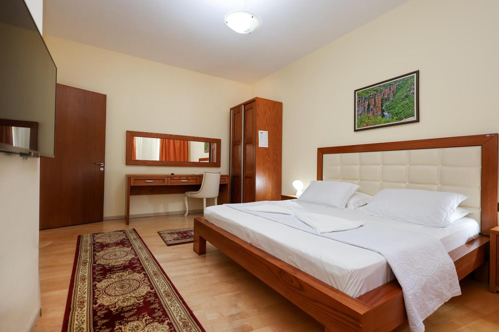 Hotel Kanione Cerenisht Екстер'єр фото