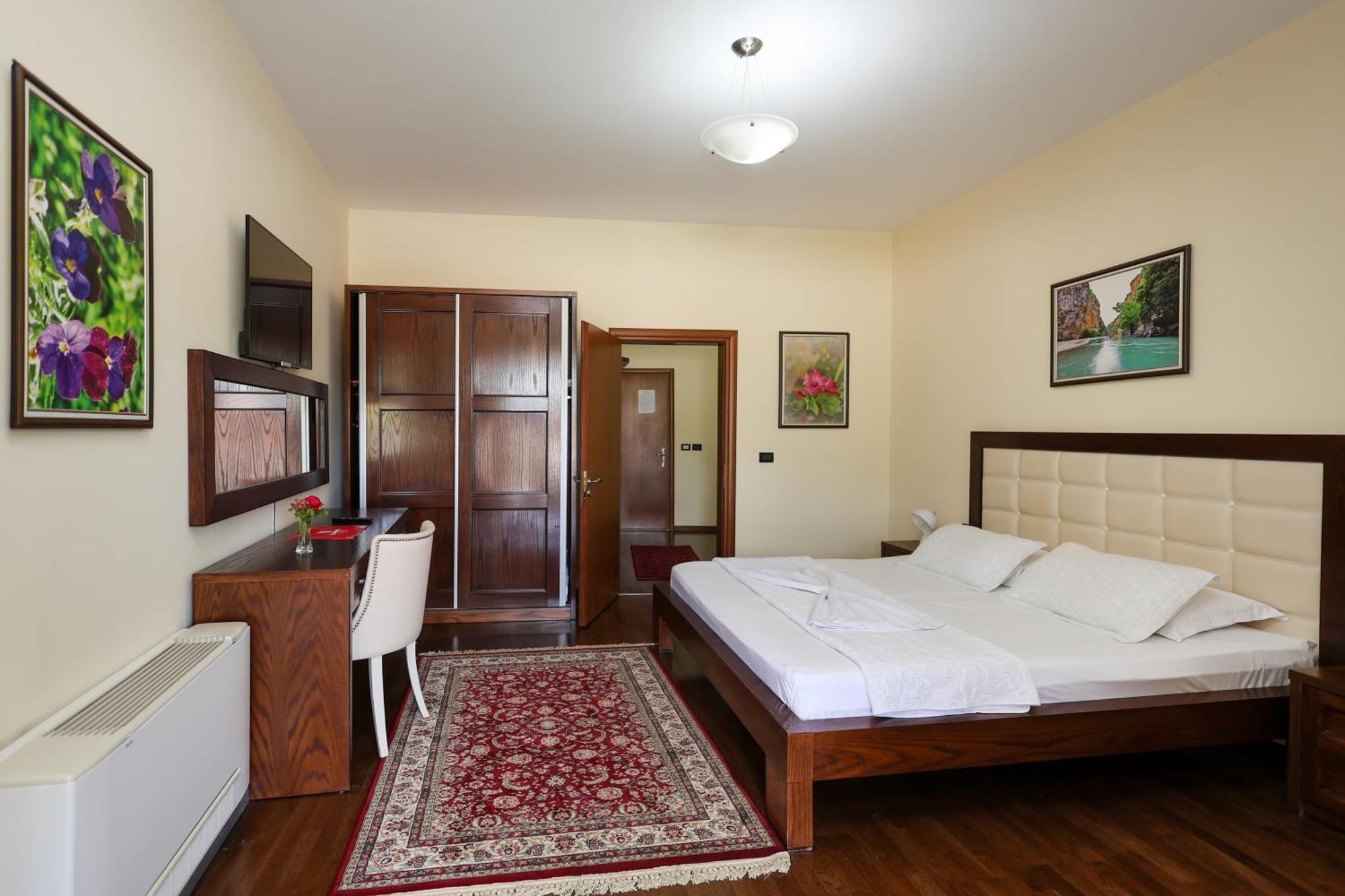 Hotel Kanione Cerenisht Екстер'єр фото