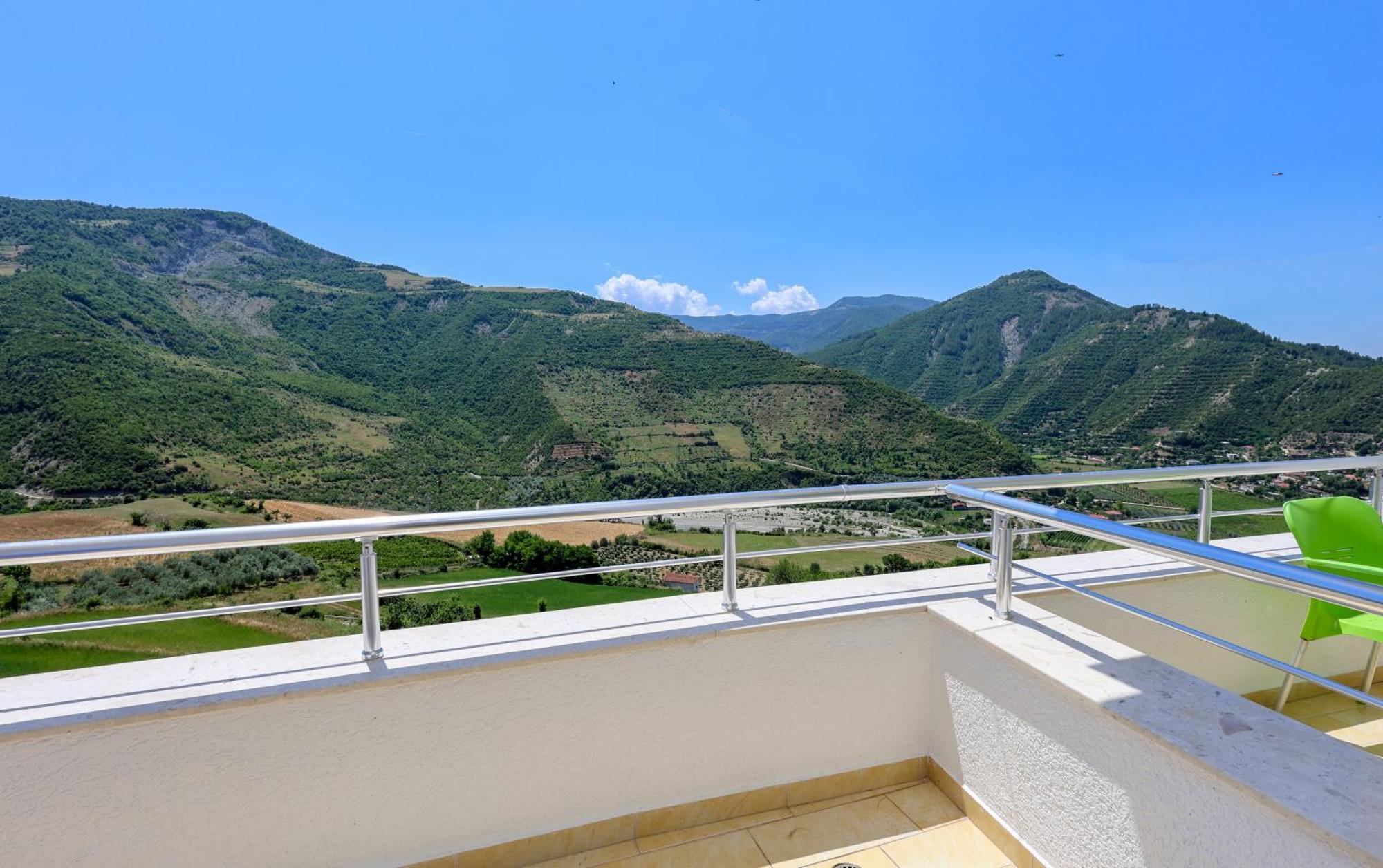 Hotel Kanione Cerenisht Екстер'єр фото