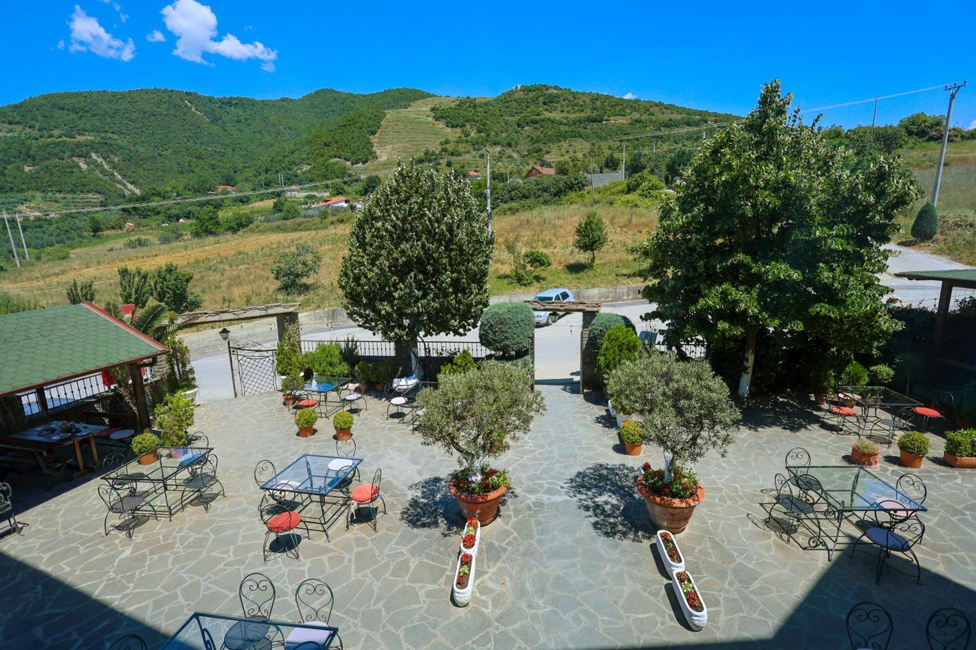 Hotel Kanione Cerenisht Екстер'єр фото