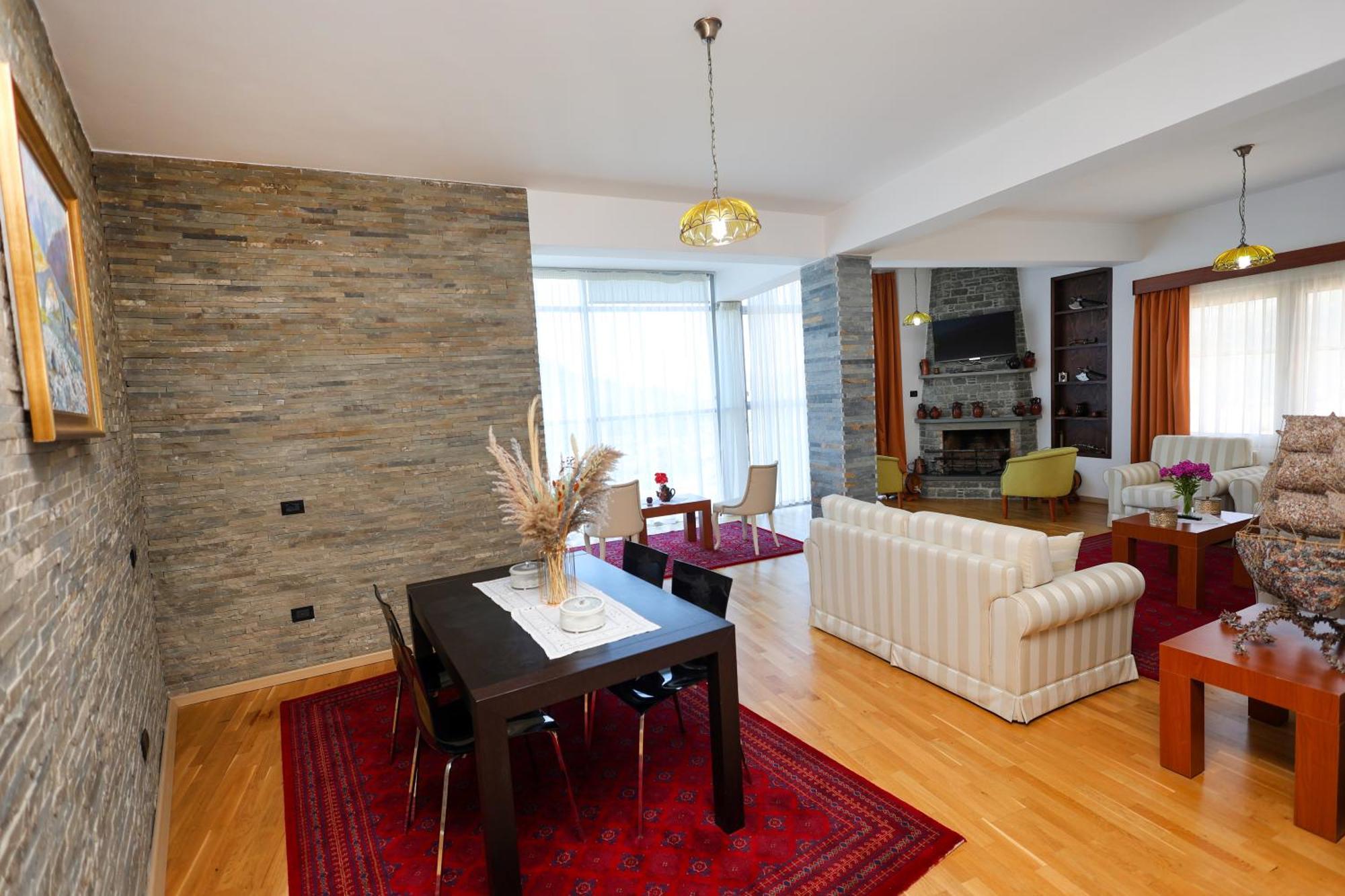 Hotel Kanione Cerenisht Екстер'єр фото