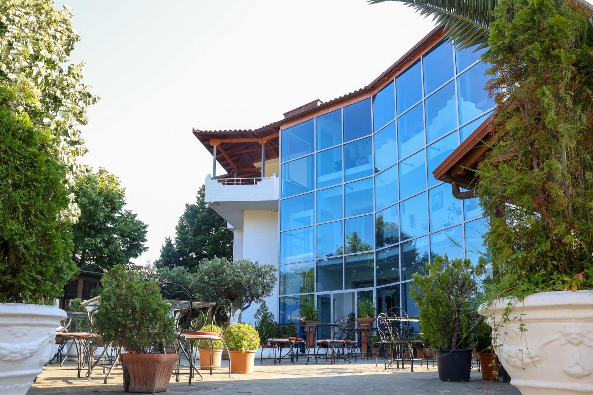 Hotel Kanione Cerenisht Екстер'єр фото