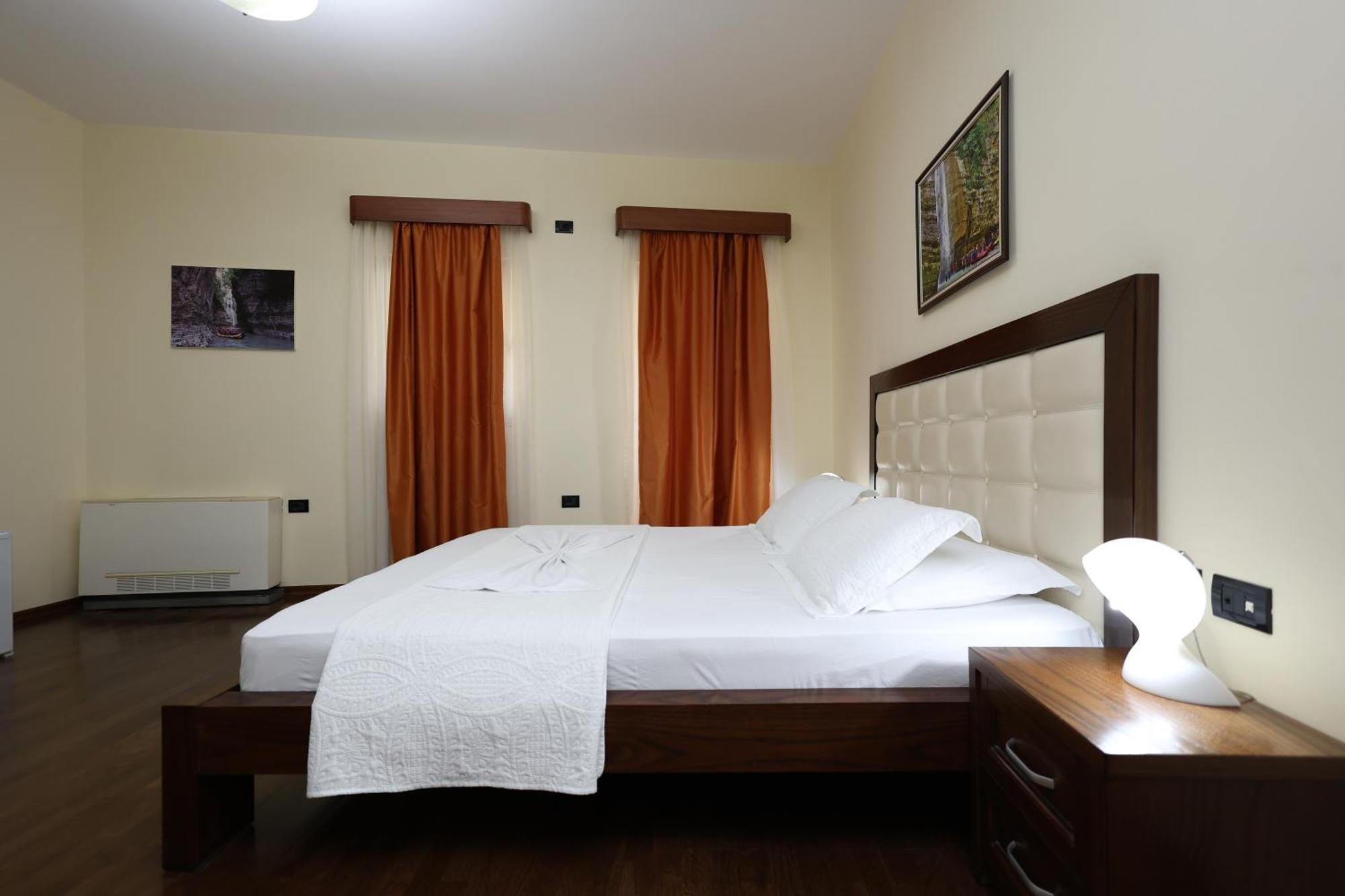 Hotel Kanione Cerenisht Екстер'єр фото