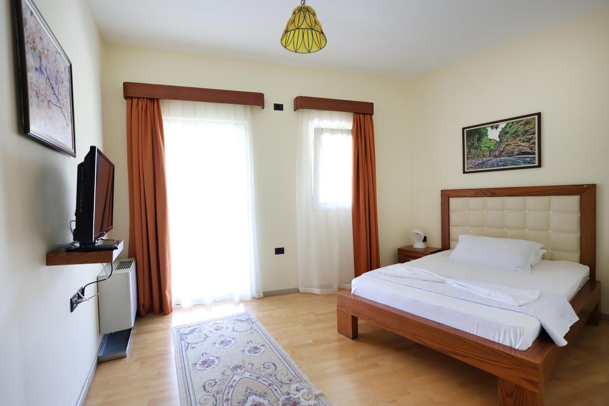 Hotel Kanione Cerenisht Екстер'єр фото