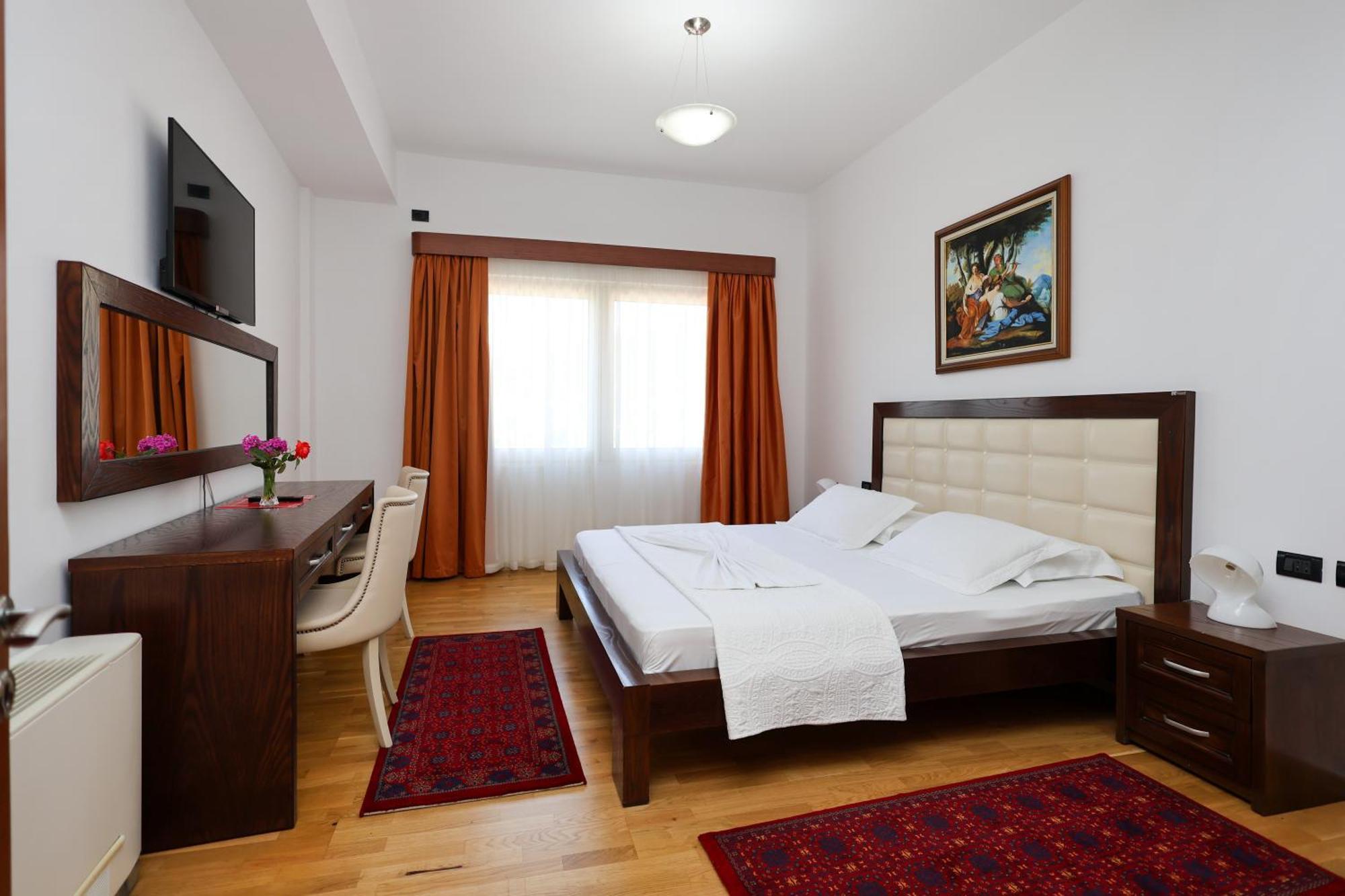Hotel Kanione Cerenisht Екстер'єр фото