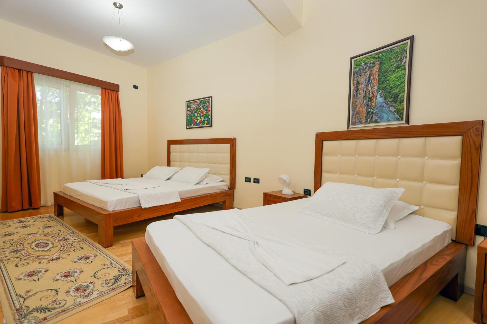 Hotel Kanione Cerenisht Екстер'єр фото