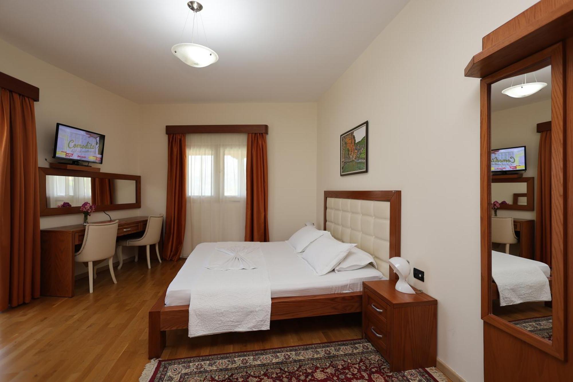 Hotel Kanione Cerenisht Екстер'єр фото